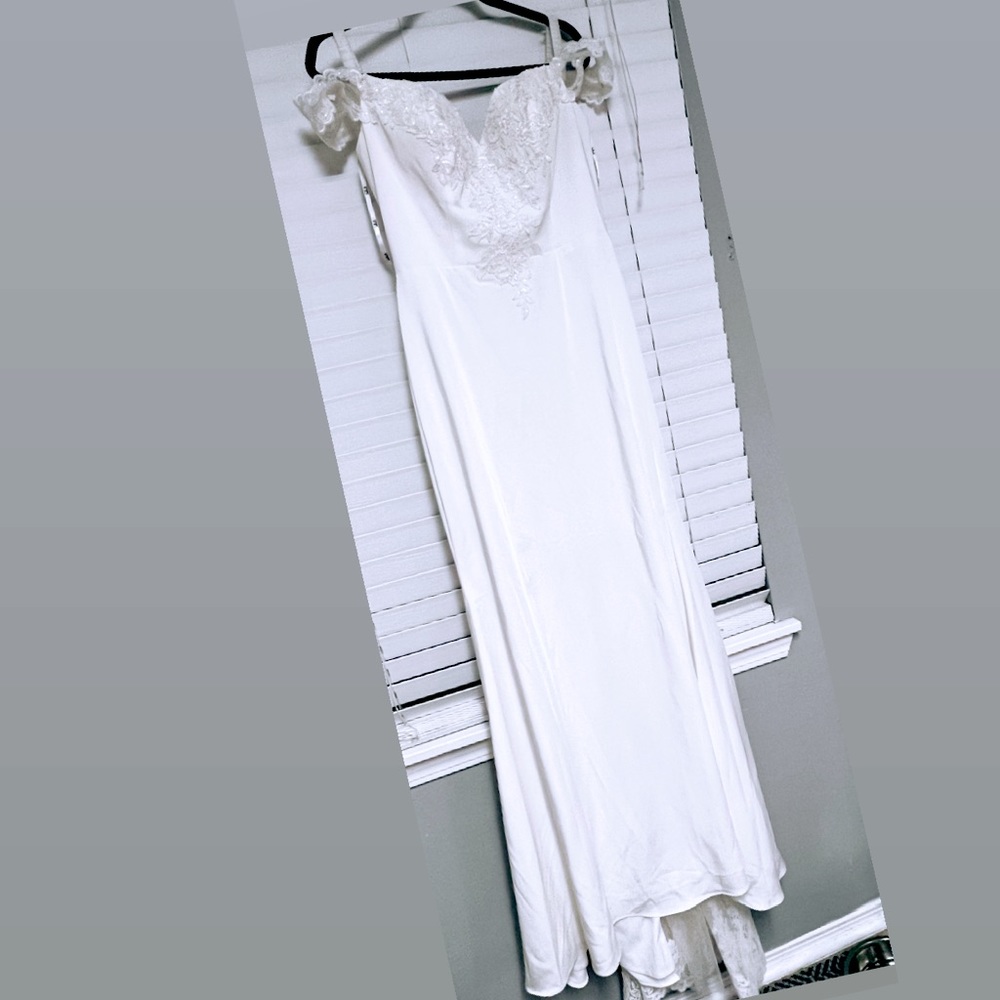 Wedding dress - great quality - like new